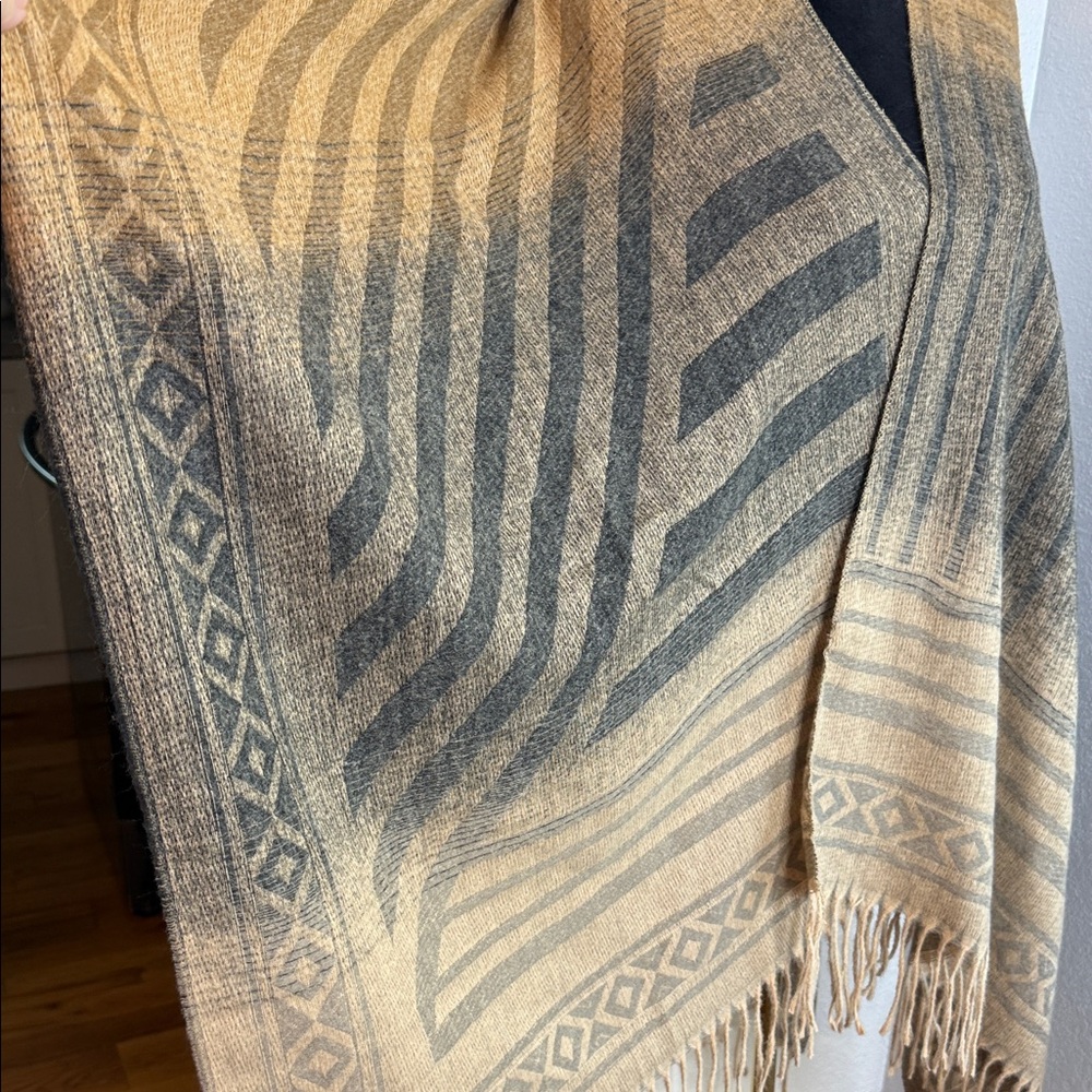 Southwestern Fringe Poncho Wrap Camel Taupe Boho Western Coastal Cowgirl Cozy - Picture 2 of 8